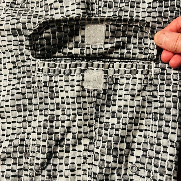 Tommy Bahama Black, Gray and White Board Shorts with Modern Pattern Size Large - Picture 13 of 14